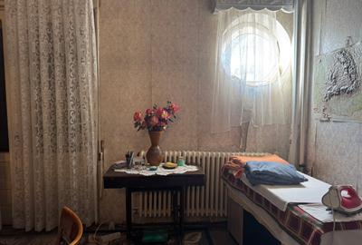 Vând apartament cu 2 camere str Mircea - 10