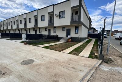 Casă cu 4 camere cu Canalizare în Dobroești