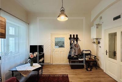 Apartament cu 3 camere semidecomandat în Central - 11