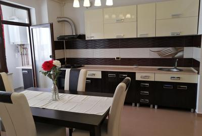 Apartament cu 3 camere decomandat, mobilat în Tractorul - 8