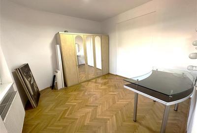 Apartament cu 4 camere circular în Central - 9