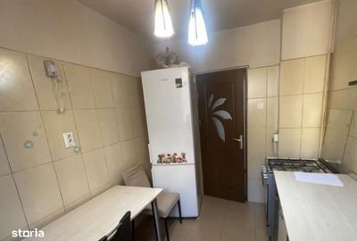 Apartament cu 2 camere semidecomandat în Calea București