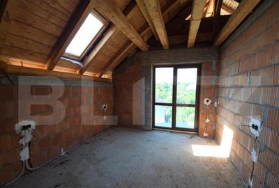 Teren 10 ari cu casa la ro?u 240 mp cu plus garajValea - 10