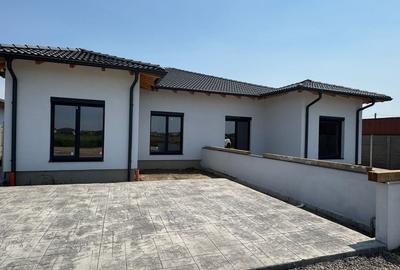 Duplex cu 3 camere cu Canalizare în Moșnița Nouă - 1