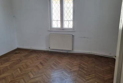 Casă cu 5 camere cu Teren 334 Mp în Calea București - 8