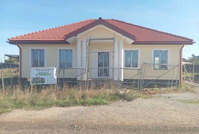 Casă cu 3 camere în Sânpetru - 1