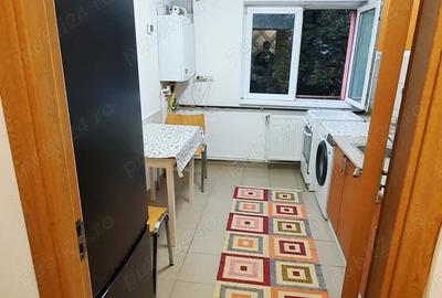 Inchiriez apartament 2 camere, et. 3, zona Hotel Roman - 2