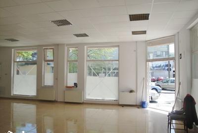 Spațiu comercial, de 99 mp, în Central - 3