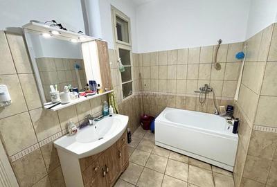 Apartament cu 3 camere decomandat în Central - 8