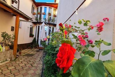 Pe incantare florala, casa cu 5 camere, curte individuala - Central, Brasov - 1
