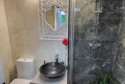 Apartament cu 3 camere decomandat în Roman - 2