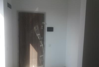 Penthouse cu 3 camere decomandat în Tractorul