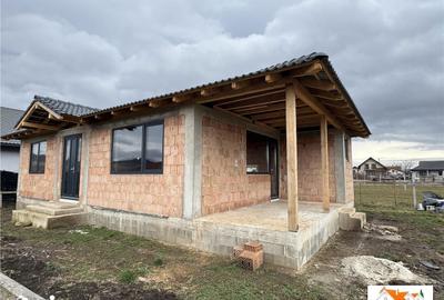 Casă cu 3 camere cu Teren 300 Mp în Central - 2