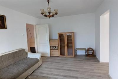 Apartament cu 2 camere semidecomandat în Micro I