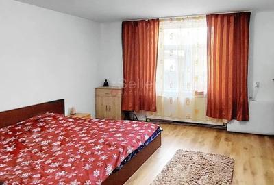 Casă cu 3 camere cu Teren 1000 Mp în Central - 2