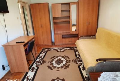 Proprietr, inchiriez garsoniera 32mp, central, confort 1,etaj 3, balco Proprietr, inchiriez garsoniera 32mp, central, confort 1,etaj 3, balco - 1