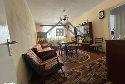 Apartament cu 3 camere semidecomandat în Central - 1