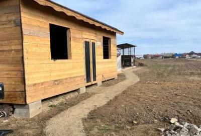 Casă cu 5 camere cu Teren 3100 Mp în Măneuți - 1