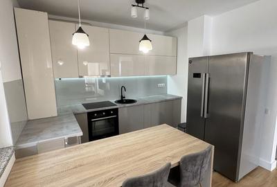 Apartament cu 3 camere semidecomandat în Florești