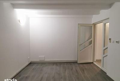 Casă cu 8 camere cu Teren 250 Mp în Grivița - 12