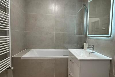 Apartament cu 3 camere semidecomandat în Central