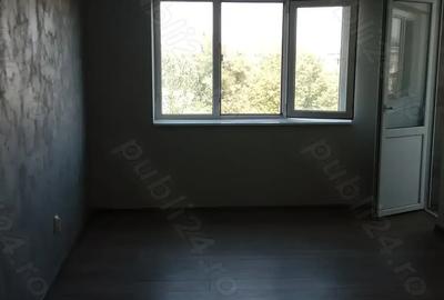 Vand apartament 3 camere decomandate, 3 balcoane, micro 38, bloc Z 7, etaj 4 din 5 - 2