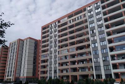 PARTER stradal Coresi (Isaran) de inchiriat ap.3 cam nemobilat, centrala, 2 bai, 2 balcoane - 1