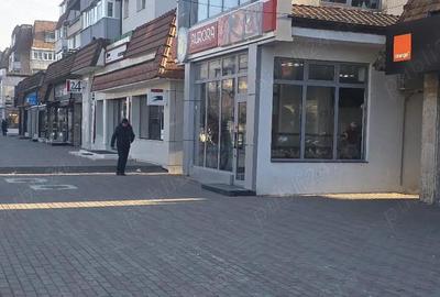 Spațiu comercial, de 75 mp, în Central - 4