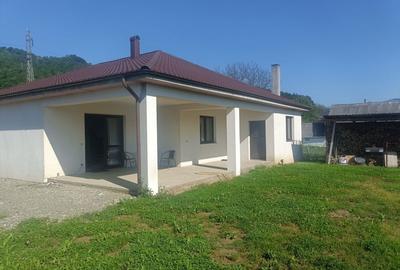 Casă cu 3 camere în Leordina - 2