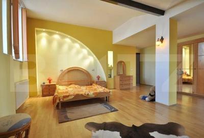 Casă cu 10 camere cu Teren 363 Mp în Democrației - 14