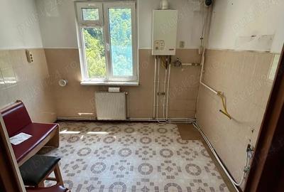 Apartament cu 4 camere decomandat în Bicaz - 5