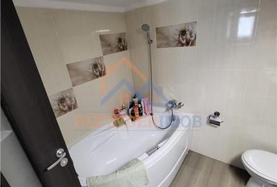 Apartament de vanzare cu 3 camere in zona Trapezului - 9