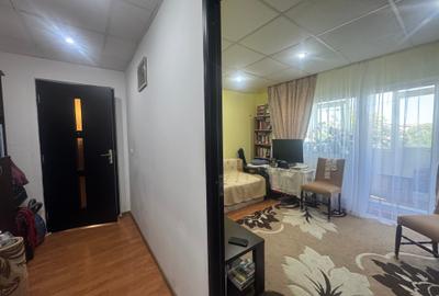 3 cam, 72 mp, 2 bai, 2 balcoane, etaj 4 cu acoperis, str. Arcului - 2