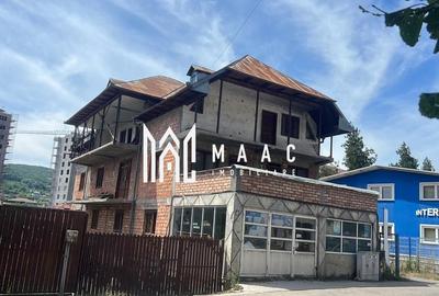 Casă individuală cu 10 camere cu Canalizare în Central - 1