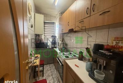 Apartament cu 3 camere semidecomandat, mobilat în Florilor