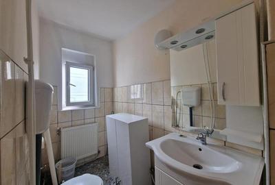 Spațiu comercial, de 75 mp, în Central - 8