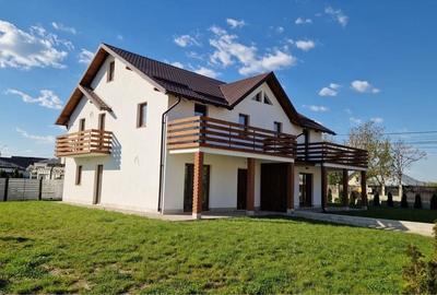 Casă cu 4 camere în Central - 3