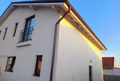 Proprietar vand jumatate de duplex