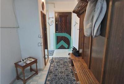 Apartament cu 3 camere decomandat, mobilat în Tractorul - 7
