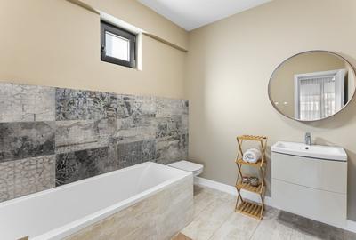 Vila P+1+2 retras Zona Delfinariu-finisaje calitate-9 camere-3parcari-3terase - 21