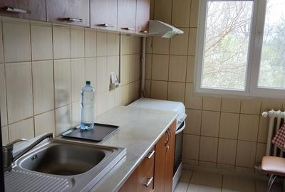 Apartament cu 3 camere decomandat în Titan