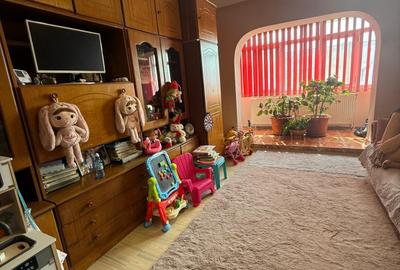 Apartament cu 4 camere decomandat în Central