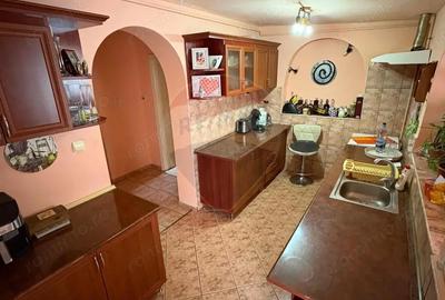 Casă cu 3 camere cu Teren 195 Mp în Mediaș - 9