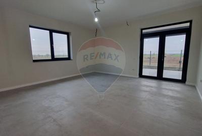 Casă cu 3 camere cu Teren 400 Mp în Crevedia - 2