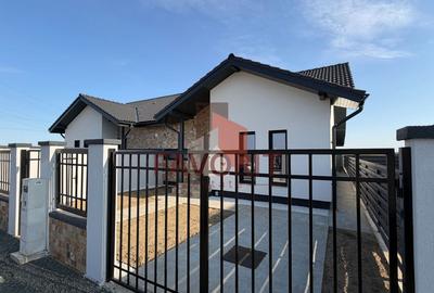 Duplex cu 4 camere cu Canalizare în Moșnița Nouă - 1