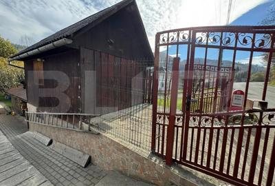 Casă cu 7 camere cu Teren 921 Mp în Central - 1
