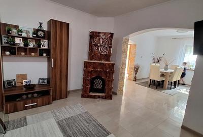 Casă cu 5 camere în Petroasa Mare - 2