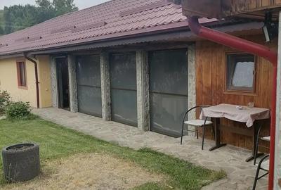Casă cu 4 camere în Central - 2