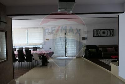 Vila cu 10 camere de vanzare in zona Centrala - 7