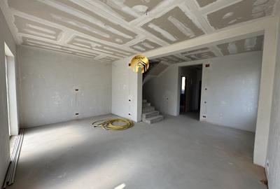 Casă cu 4 camere cu Canalizare în Otopeni - 9